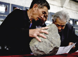 在国内外采矿的苍南人纷纷将石…